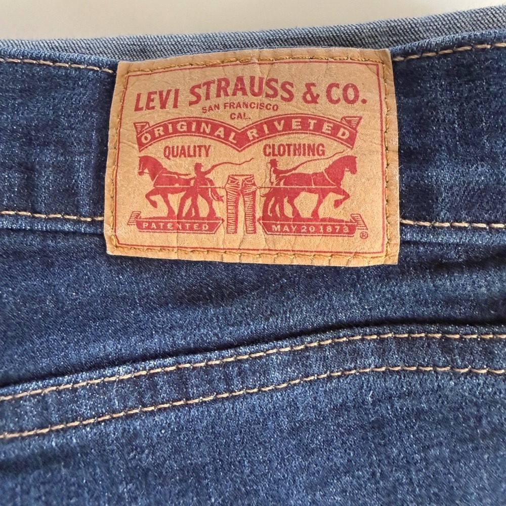 Levi's Classic Bermuda Denim Shorts Women's 18W Dark Wash Mid Rise - Picture 4 of 13
